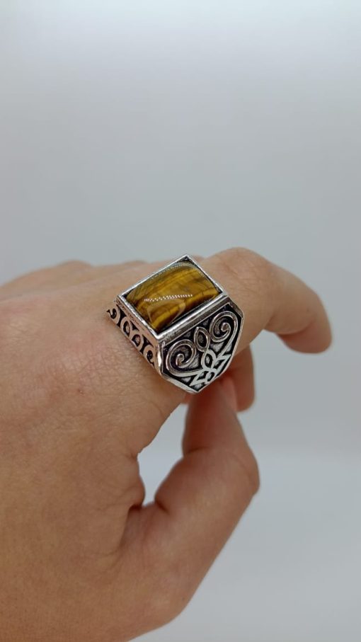 Anillo ojo de tigre.